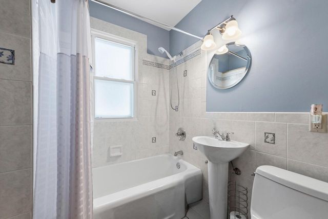 828 E Silver Spring DRIVE, Whitefish Bay, WI 53217