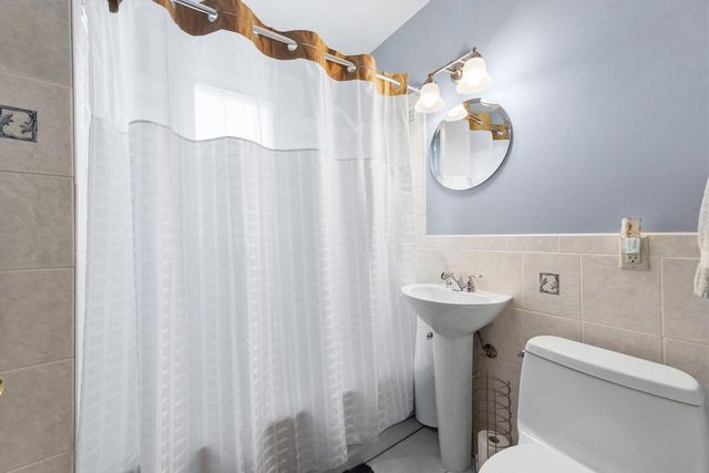 828 E Silver Spring DRIVE, Whitefish Bay, WI 53217