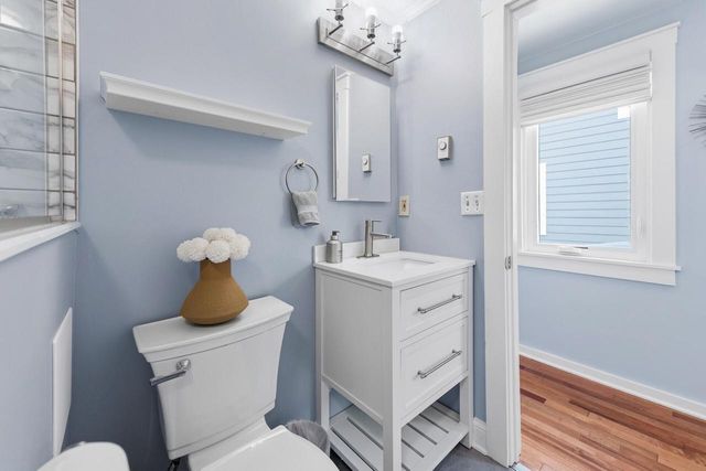 828 E Silver Spring DRIVE, Whitefish Bay, WI 53217