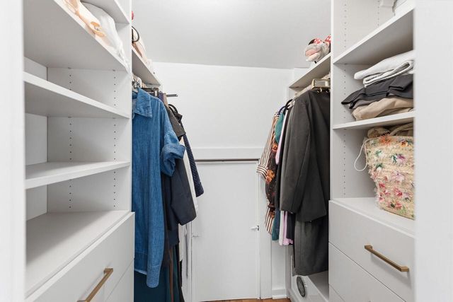 828 E Silver Spring DRIVE, Whitefish Bay, WI 53217