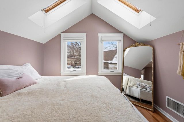 828 E Silver Spring DRIVE, Whitefish Bay, WI 53217