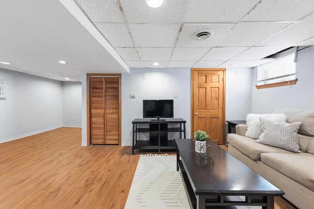 828 E Silver Spring DRIVE, Whitefish Bay, WI 53217