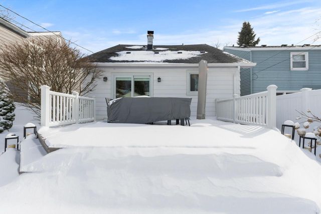 828 E Silver Spring DRIVE, Whitefish Bay, WI 53217