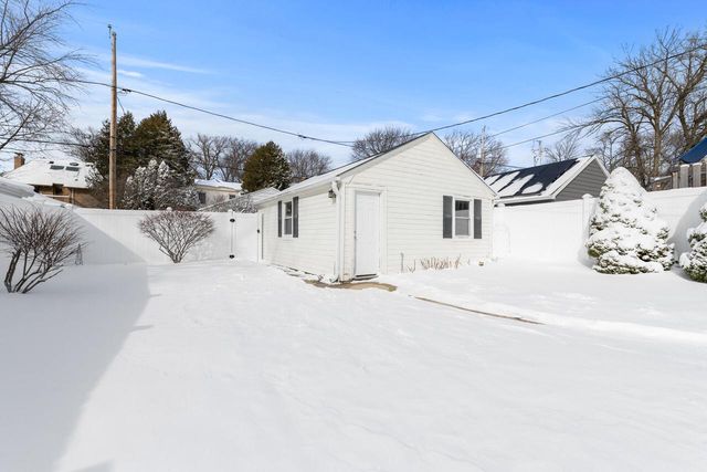 828 E Silver Spring DRIVE, Whitefish Bay, WI 53217