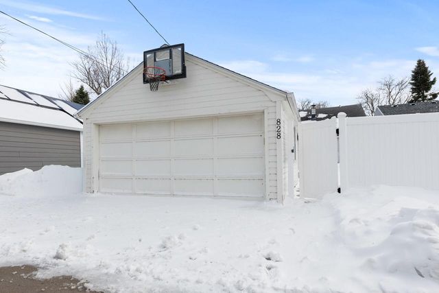 828 E Silver Spring DRIVE, Whitefish Bay, WI 53217