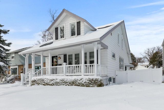 828 E Silver Spring DRIVE, Whitefish Bay, WI 53217