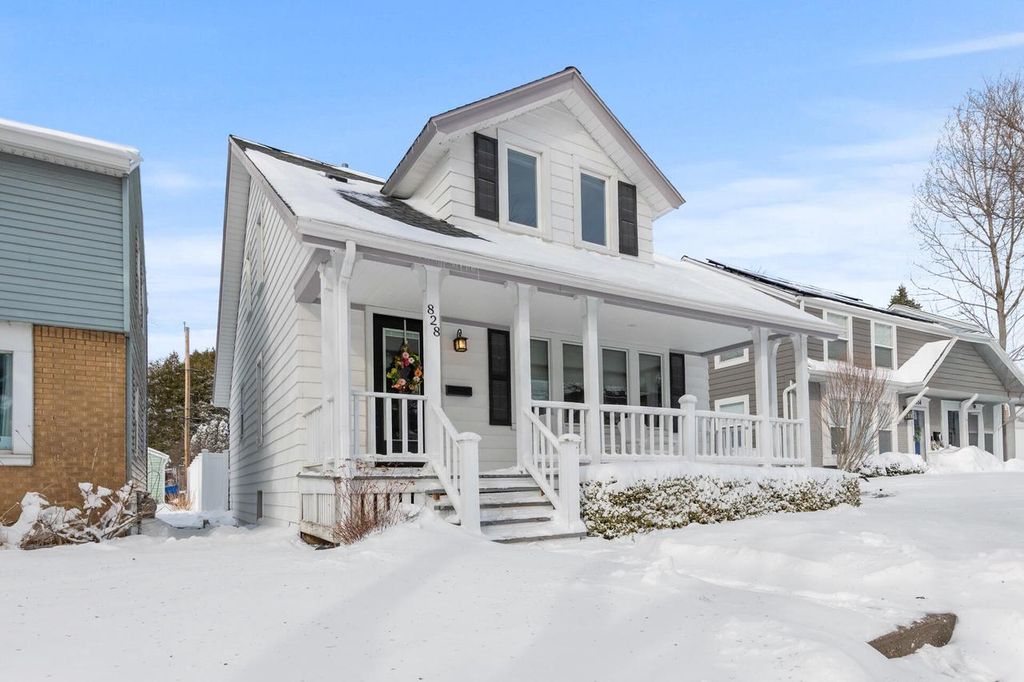 828 E Silver Spring DRIVE, Whitefish Bay, WI 53217