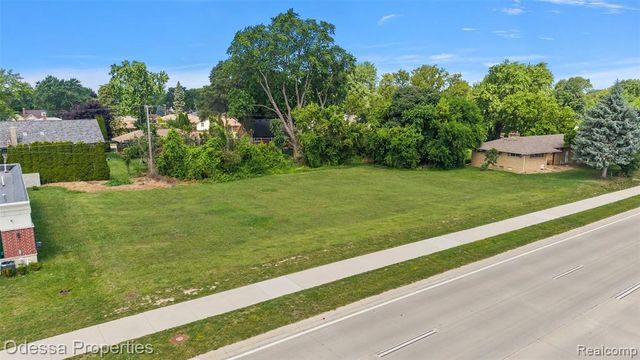 42401 Mound Road, Sterling Heights, MI 48314