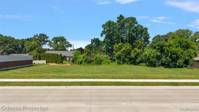 42401 Mound Road, Sterling Heights, MI 48314