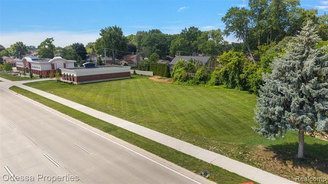 42401 Mound Road, Sterling Heights, MI 48314