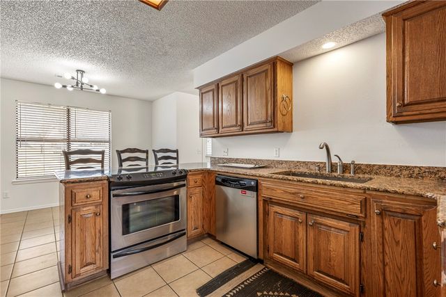 1543 E Cardinal Drive, Fayetteville, AR 72703