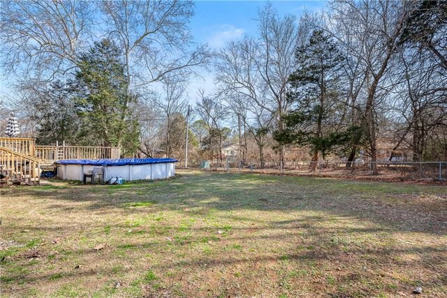 1543 E Cardinal Drive, Fayetteville, AR 72703