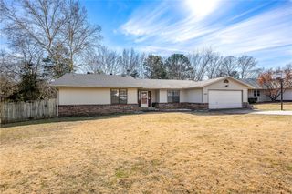 1543 E Cardinal Drive, Fayetteville, AR 72703