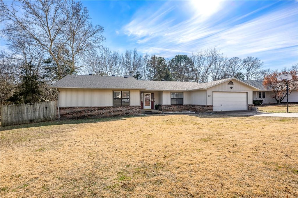 1543 E Cardinal Drive, Fayetteville, AR 72703