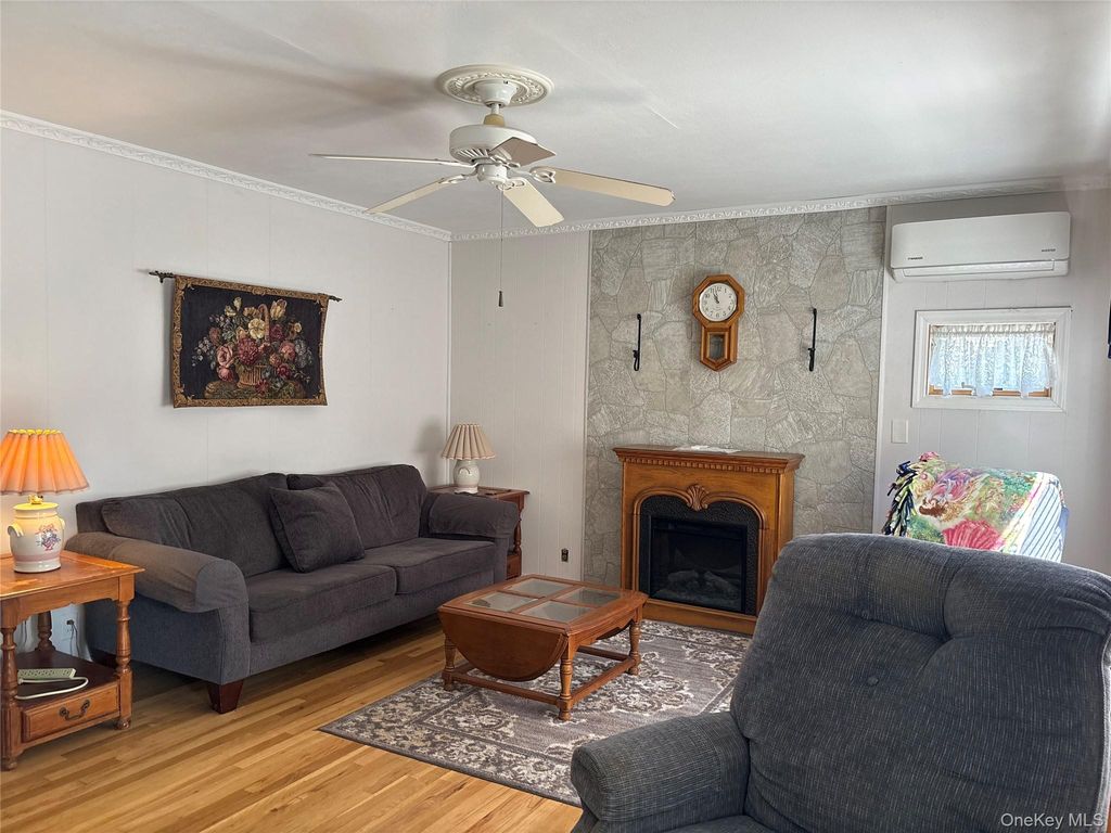 85 Harris Street, Patchogue, NY 11772 — photo 5