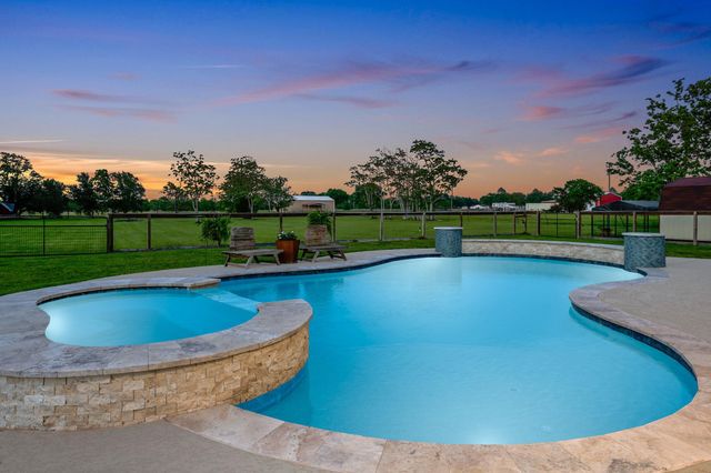 12751 County Road 283, Alvin, TX 77511