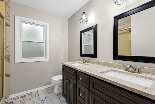 230 Saint Andrews Drive, Bolingbrook, IL 60440