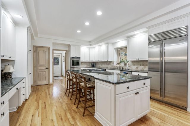 4840 Paddington Way, Powell, OH 43065