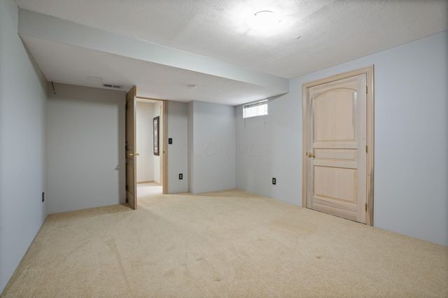 4840 Paddington Way, Powell, OH 43065