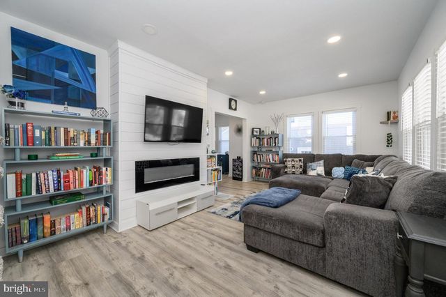 317 BILLINGSPORT RD, Paulsboro, NJ 08066