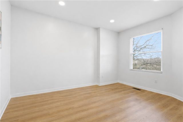 4037 Windsor St, Greenfield, PA 15217