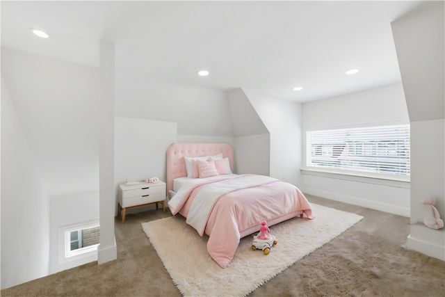 4037 Windsor St, Greenfield, PA 15217