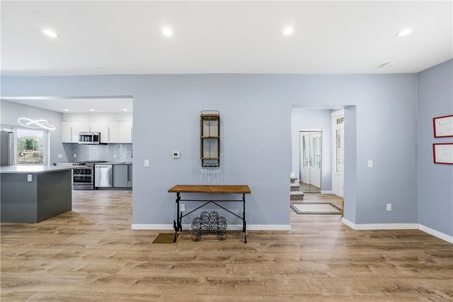 4037 Windsor St, Greenfield, PA 15217