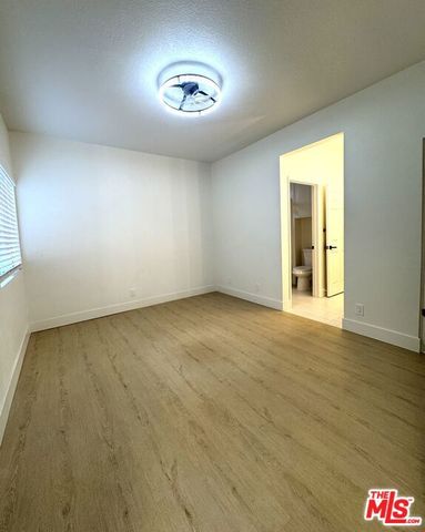 5620 Yolanda Avenue 111, Tarzana (los Angeles), CA 91356