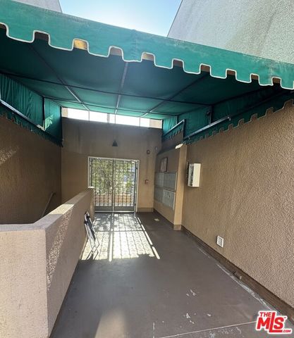 5620 Yolanda Avenue 111, Tarzana (los Angeles), CA 91356