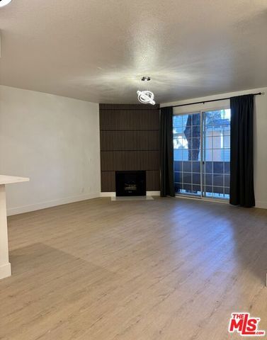 5620 Yolanda Avenue 111, Tarzana (los Angeles), CA 91356