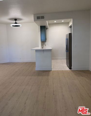 5620 Yolanda Avenue 111, Tarzana (los Angeles), CA 91356