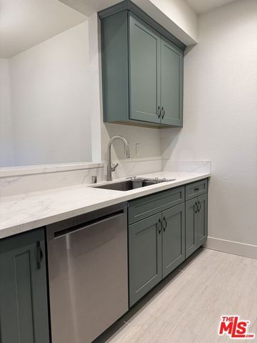 5620 Yolanda Avenue 111, Tarzana (los Angeles), CA 91356