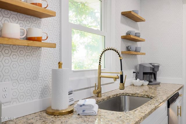 1216 Bluff City Highway, Bristol, TN 37620