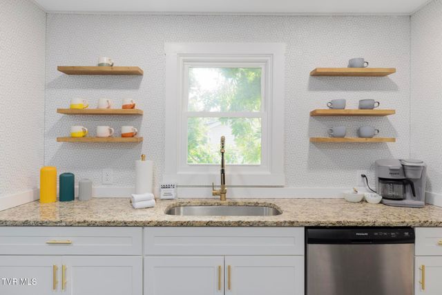 1216 Bluff City Highway, Bristol, TN 37620