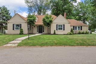 49 Hanley Downs, Richmond Heights, MO 63117