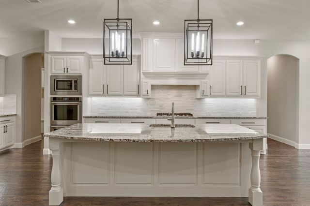 208 Saint Tropez Drive, Southlake, TX 76092