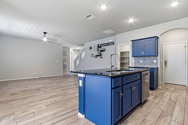 7425 GLACIER Drive, El Paso, TX 79911