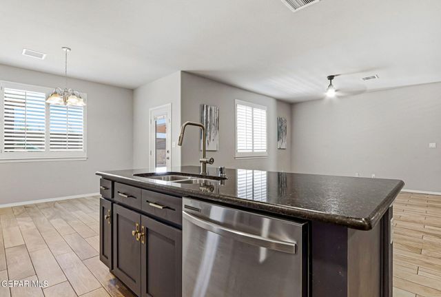 7425 GLACIER Drive, El Paso, TX 79911