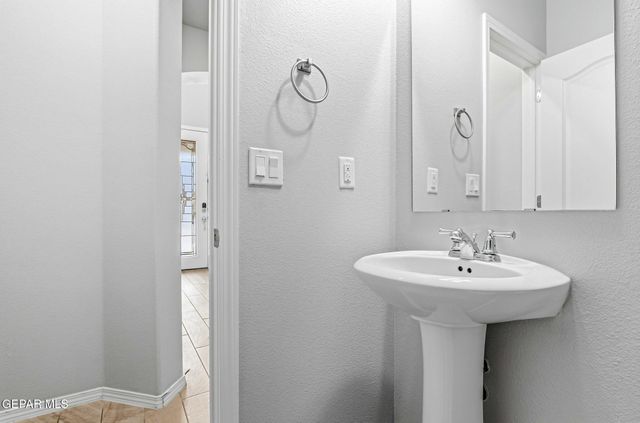 7425 GLACIER Drive, El Paso, TX 79911