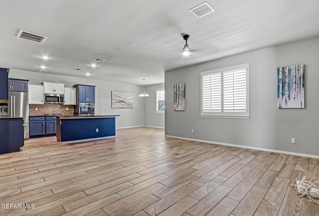 7425 GLACIER Drive, El Paso, TX 79911
