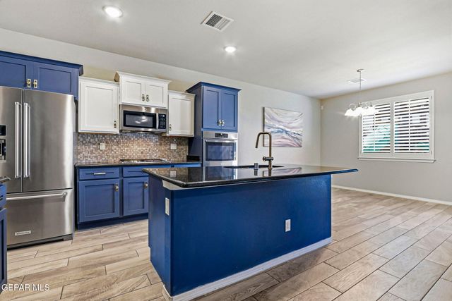 7425 GLACIER Drive, El Paso, TX 79911