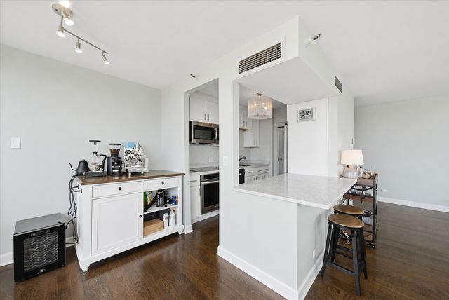 10 E Ontario Street 4506, Chicago, IL 60611