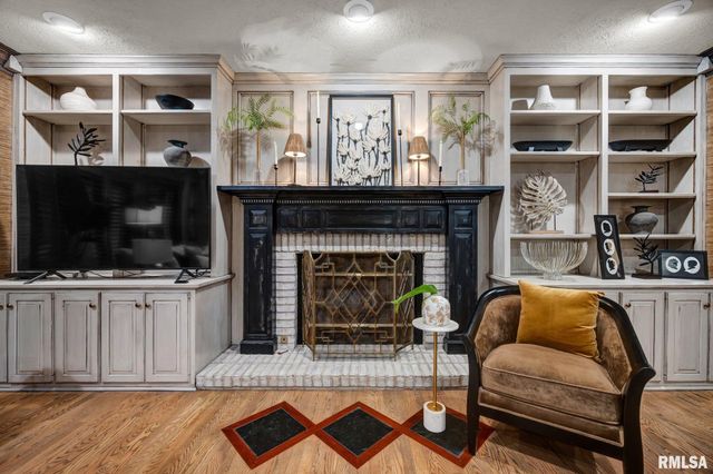 933 W GRAND OAK Drive, Peoria, IL 61615