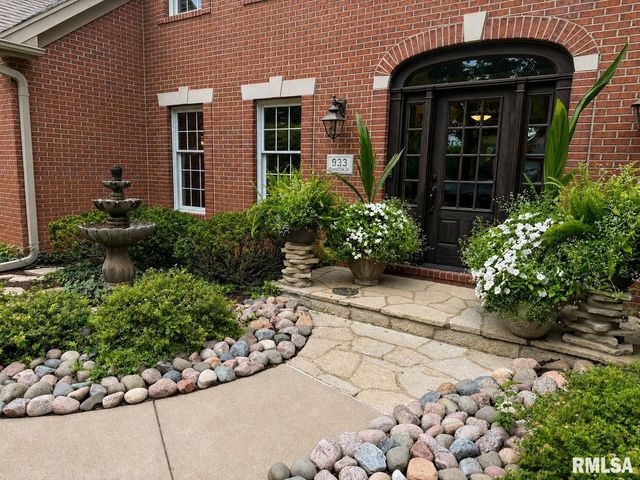 933 W GRAND OAK Drive, Peoria, IL 61615