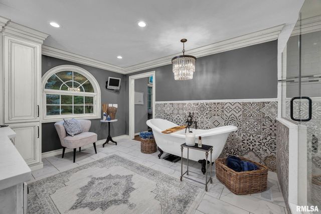933 W GRAND OAK Drive, Peoria, IL 61615