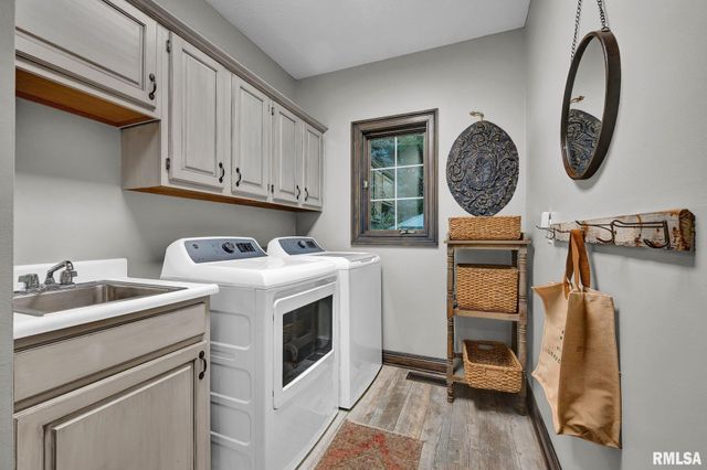 933 W GRAND OAK Drive, Peoria, IL 61615