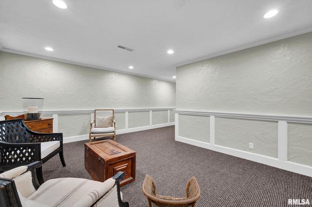 933 W GRAND OAK Drive, Peoria, IL 61615