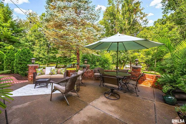 933 W GRAND OAK Drive, Peoria, IL 61615