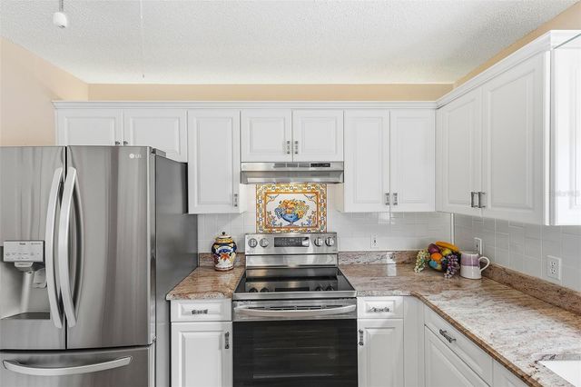 867 OVIEDO ROAD, Lady Lake, FL 32159