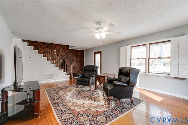 17801 Stage Rd, Barhamsville, VA 23011